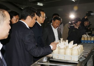 国家农业部长韩长赋视察安惠生物北京杏鲍菇基地