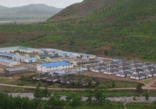 朝鮮：蘑菇廠工人搬新居被贊為雅致的文化住宅