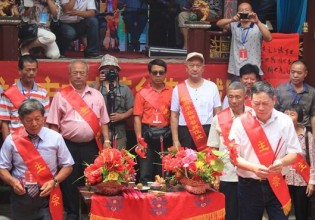 浙江：龍泉香菇文化節(jié)上海峽兩岸食用菌從業(yè)者虔誠祭拜菇神
