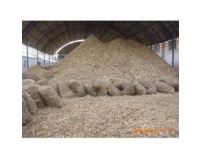 630每吨大量供应12％以下玉米芯