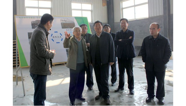 山东省农业厅副厅长庄文忠一行到莘县富邦菌业参观考察