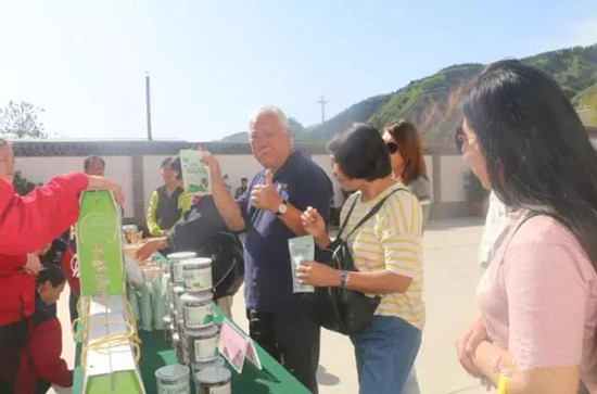 河南：馬來西亞旅游團參觀靈寶昌盛食用菌公司