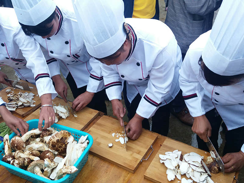 云南：保山隆阳区开展松茸土豆美食文化节