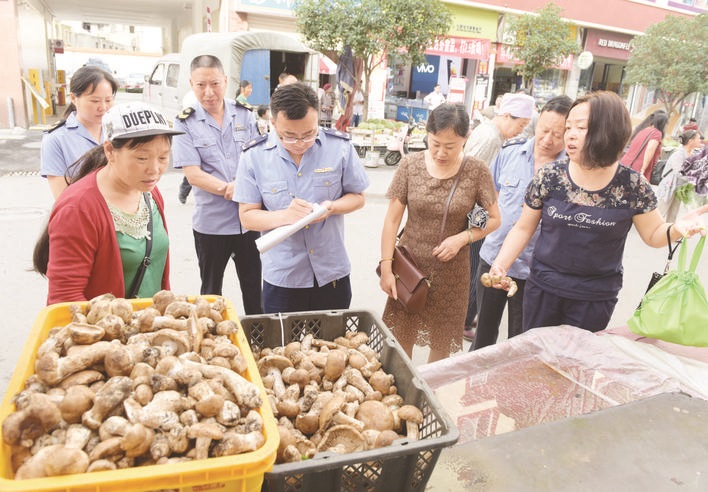 四川：九寨沟县工质食药监局开展野生毒蘑菇市场专项排查整治行动