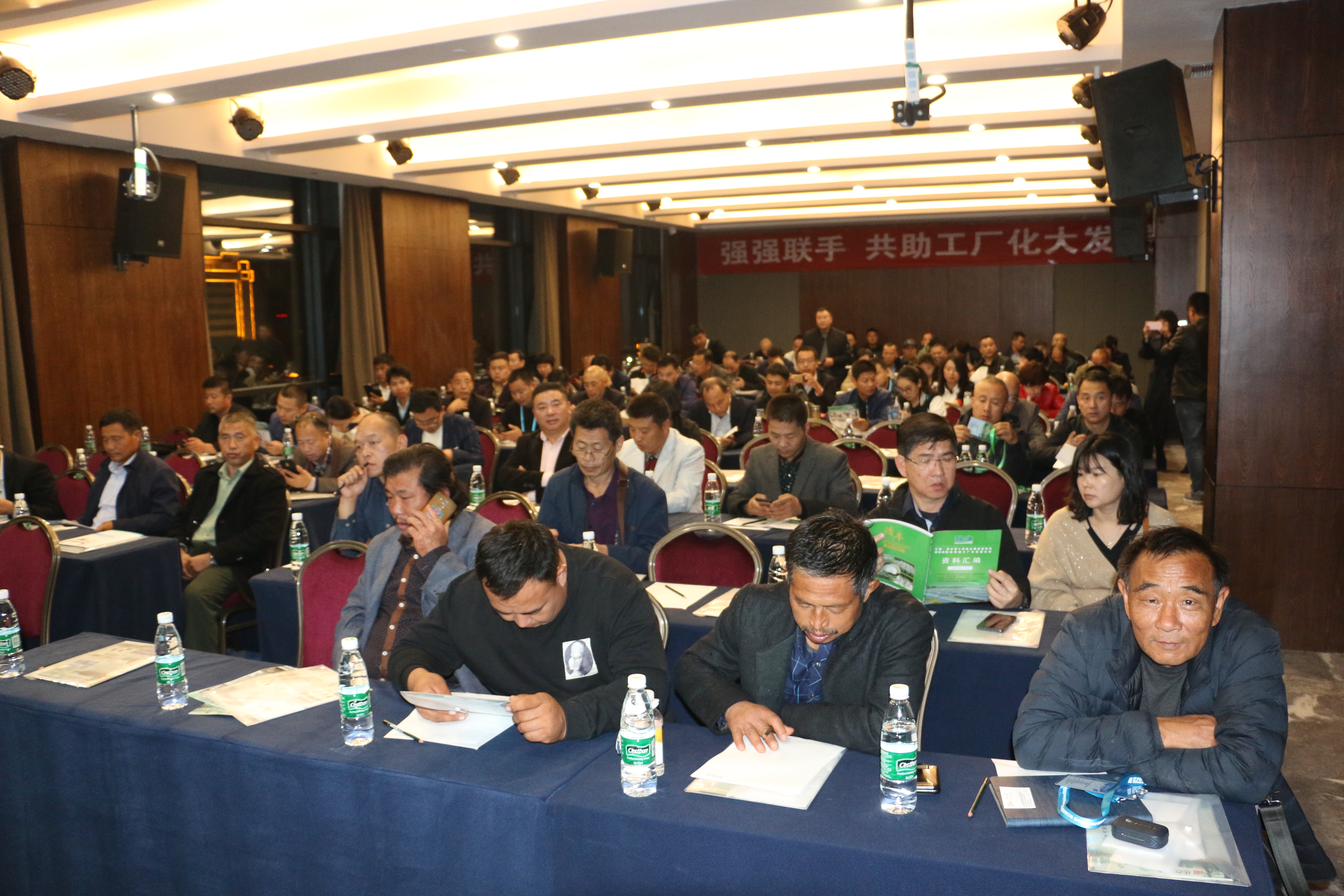 “强强联合  共助工厂化大发展”研讨会在河南清丰县召开