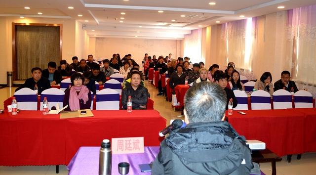 國家食用菌產業體系唐山試驗站站長周廷斌研究員為秦皇島市食用菌實用技術培訓班授課