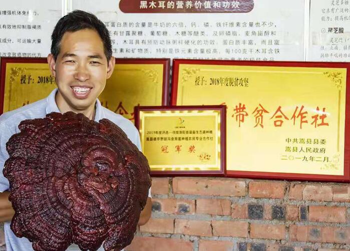 石靈水：致富不忘鄉(xiāng)里人 帶領(lǐng)群眾奔小康