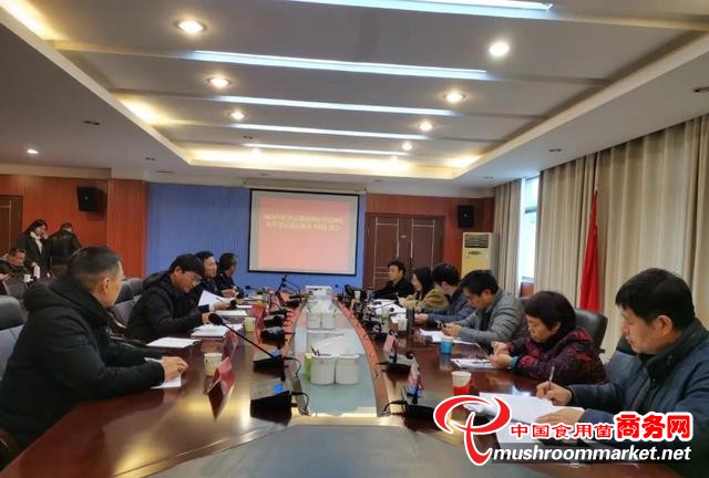 竹荪种植标准化项目考核组对宜黄县国家竹荪种植标准化示范区进行年度考核