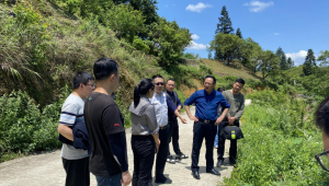 貴州省農科院土肥所所長楊仁德一行前往郎德鎮調研指導食用菌種植產業情況