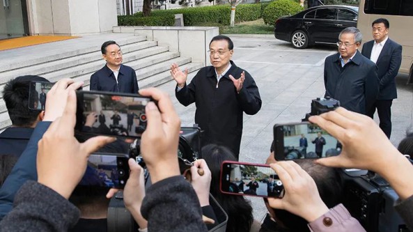 李克強考察農業農村部并主持召開座談會