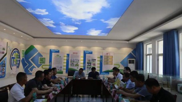 重慶市奉節(jié)縣人民政府鎮(zhèn)長宋文富一行前往秦皇臺鄉(xiāng)考察食用菌產(chǎn)業(yè)發(fā)展情況