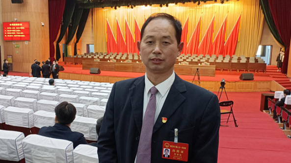 商丘市人大代表利金站建議：加大硬件設施投入  打造食用菌產業(yè)集群