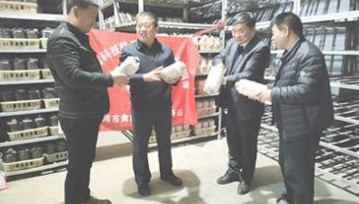 山东淄博：食用菌产业服务团赴高青县进行技术指导