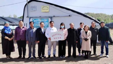 辽宁朝阳县：作家协会创作基地在食用菌基地挂牌