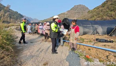 黔西南公安交警深入蘑菇种植基地产业园区宣讲