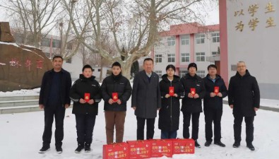 七河生物董事長蘇耜同慰問幫扶學生
