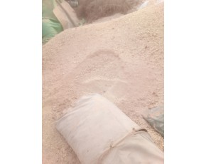 出售10吨粉碎的玉米芯（颗粒）