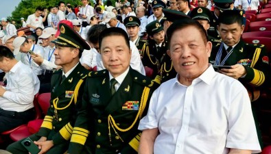李玉院士受邀现场观礼九三阅兵，现场见证中国骄傲
